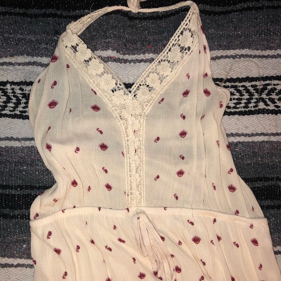 Pretty halter sun dress - Picture 2 of 4